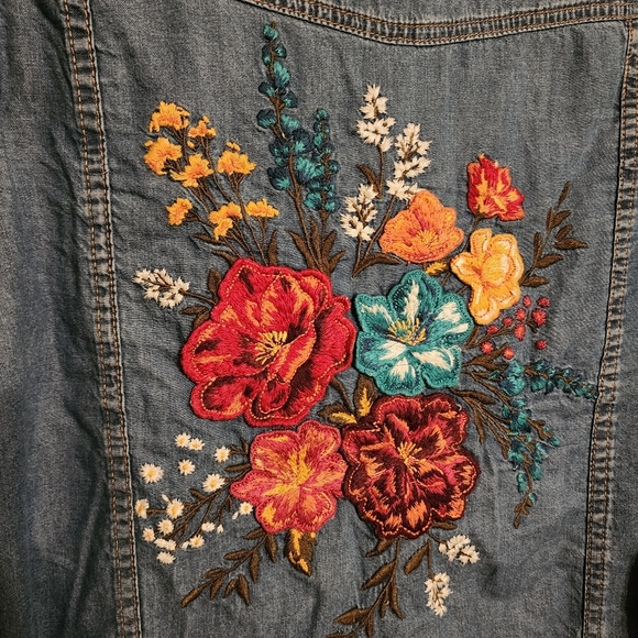 Driftwood Shayna Denim Embroidered Shirt Jacket Wildflower Size S NWT (tiny hole - Picture 3 of 12